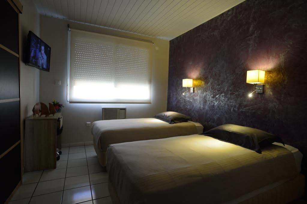 Hotel Hibiscus Kone Exterior photo